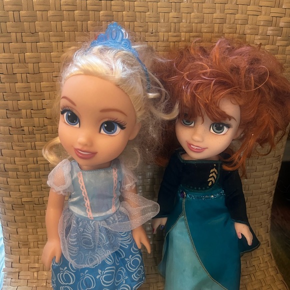 Frozen Elsa & Anna Doll Set with Blue and Teal Dresses - Picture 1 of 6